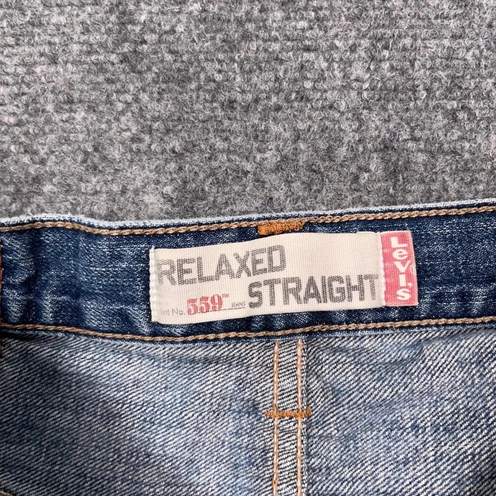 Levi's 559 Relaxed Straight Jeans Mens 32x32 Medium Wash Blue Denim Distressed
